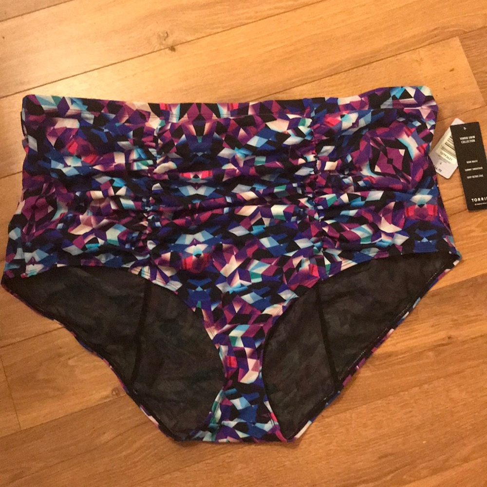 NWT TORRID size 4 (4x) 26 Geo Swim Bottom